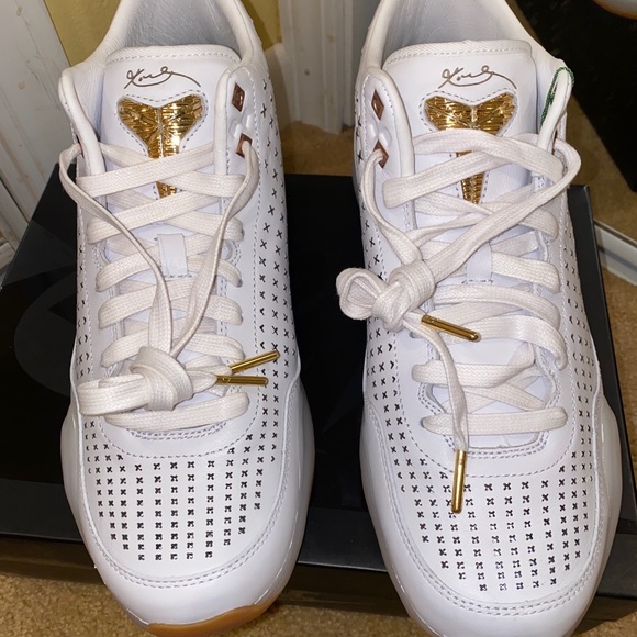 Kobe 10 Mid EXT White Gum - Picture 2 of 9
